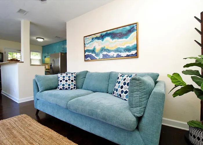 Holiday home Beachy For Family Fun! Walk To Beach!