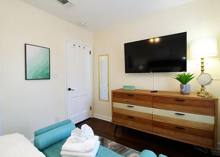 Holiday home Beachy For Family Fun! Walk To Beach! Pensacola