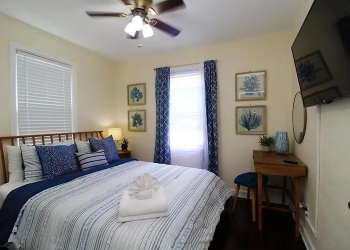 Beachy For Family Fun! Walk To Beach! Holiday home