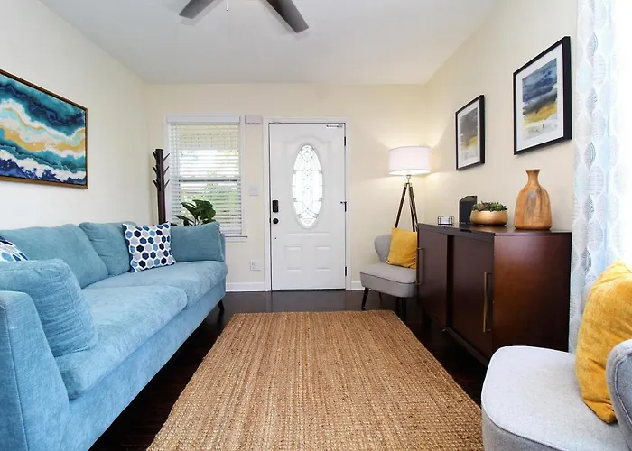 Holiday home Beachy For Family Fun! Walk To Beach! *